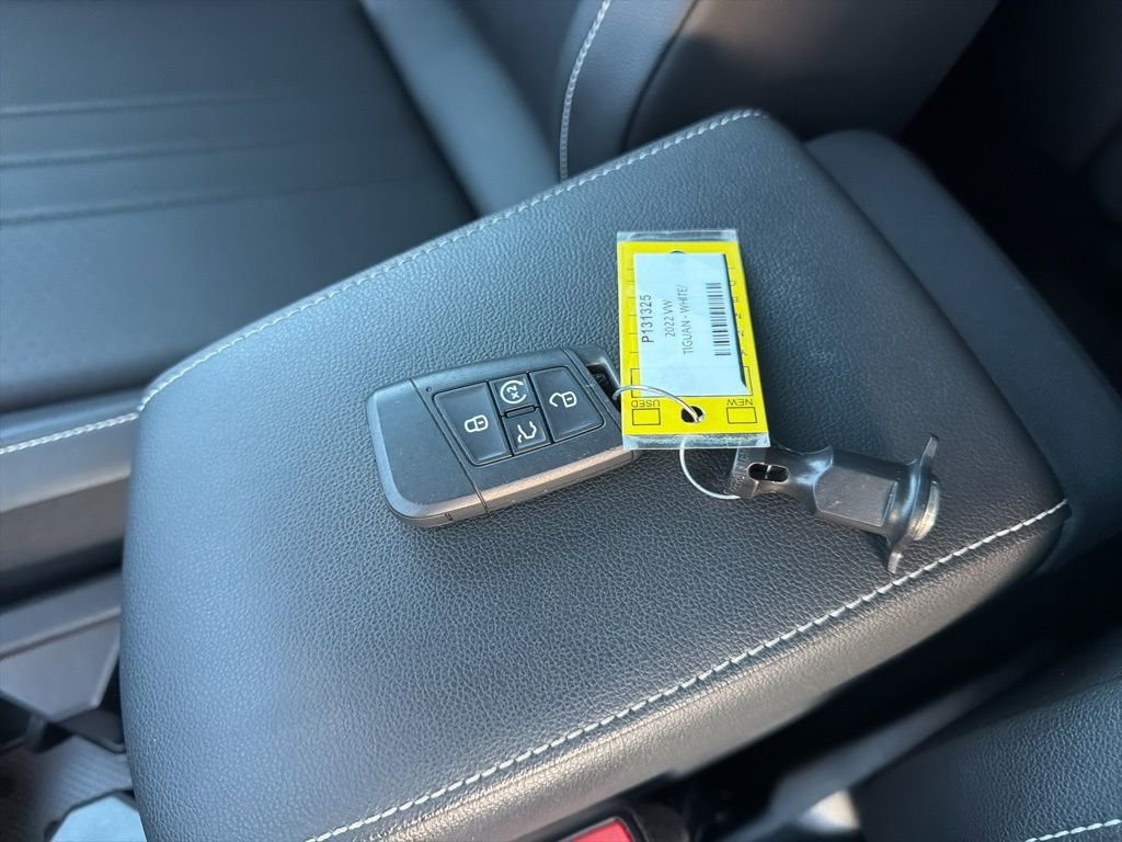 Certified 2022 Volkswagen Tiguan SE R-Line image 29