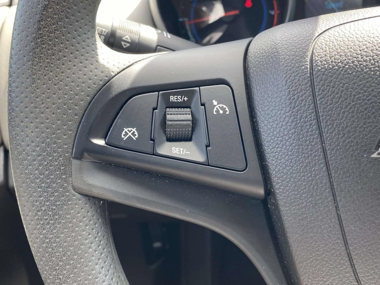 Used 2015 Chevrolet Cruze LT FWD image 19