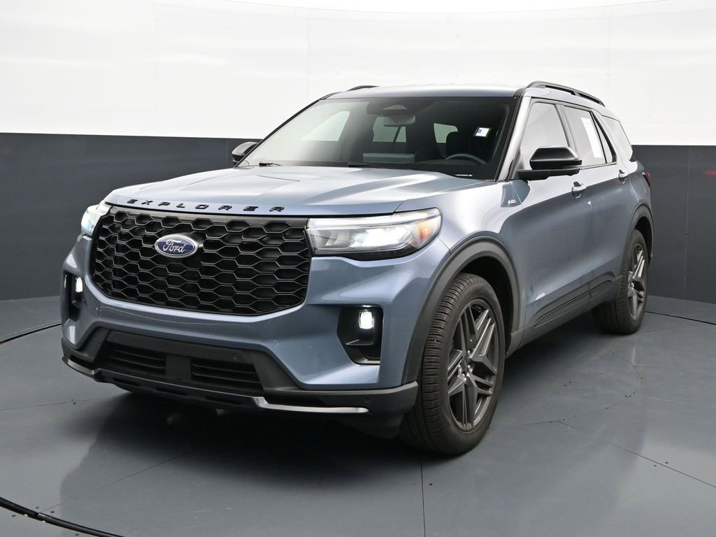 Used 2025 Ford Explorer ST-Line w/ Premium Package RWD image 3