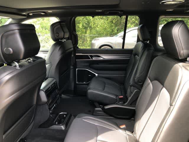 New 2026 Jeep Grand Wagoneer Limited AWD/4WD image 39