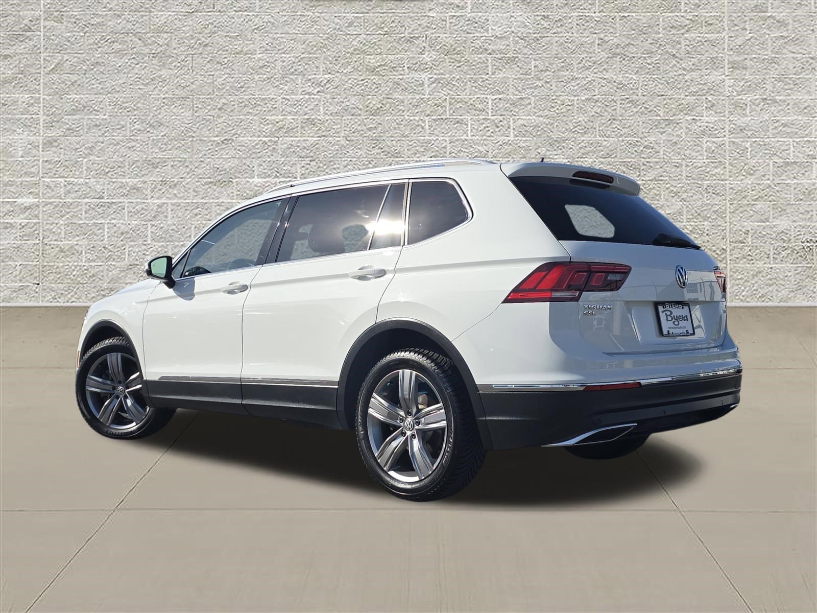 Used 2018 Volkswagen Tiguan SEL Premium w/ 3rd Row Seat Package AWD/4WD image 5