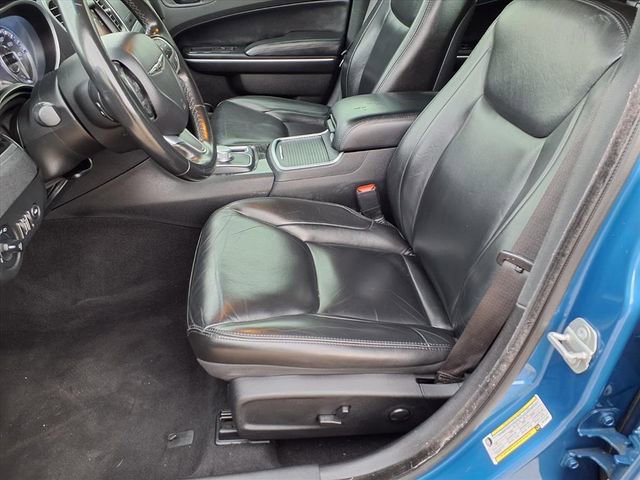 Used 2022 Chrysler 300 Touring L image 8