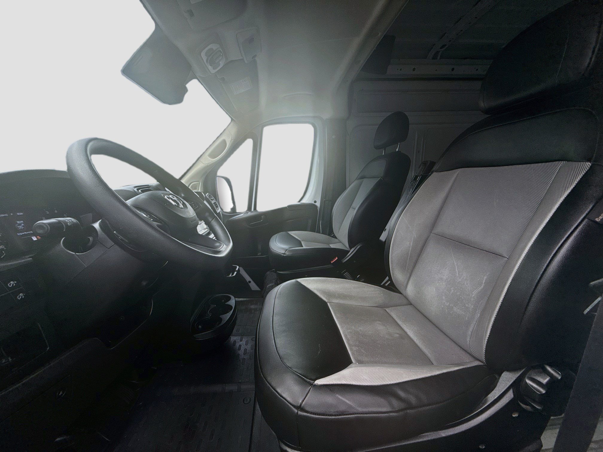Used 2025 RAM ProMaster 2500 w/ Convenience Group FWD image 22