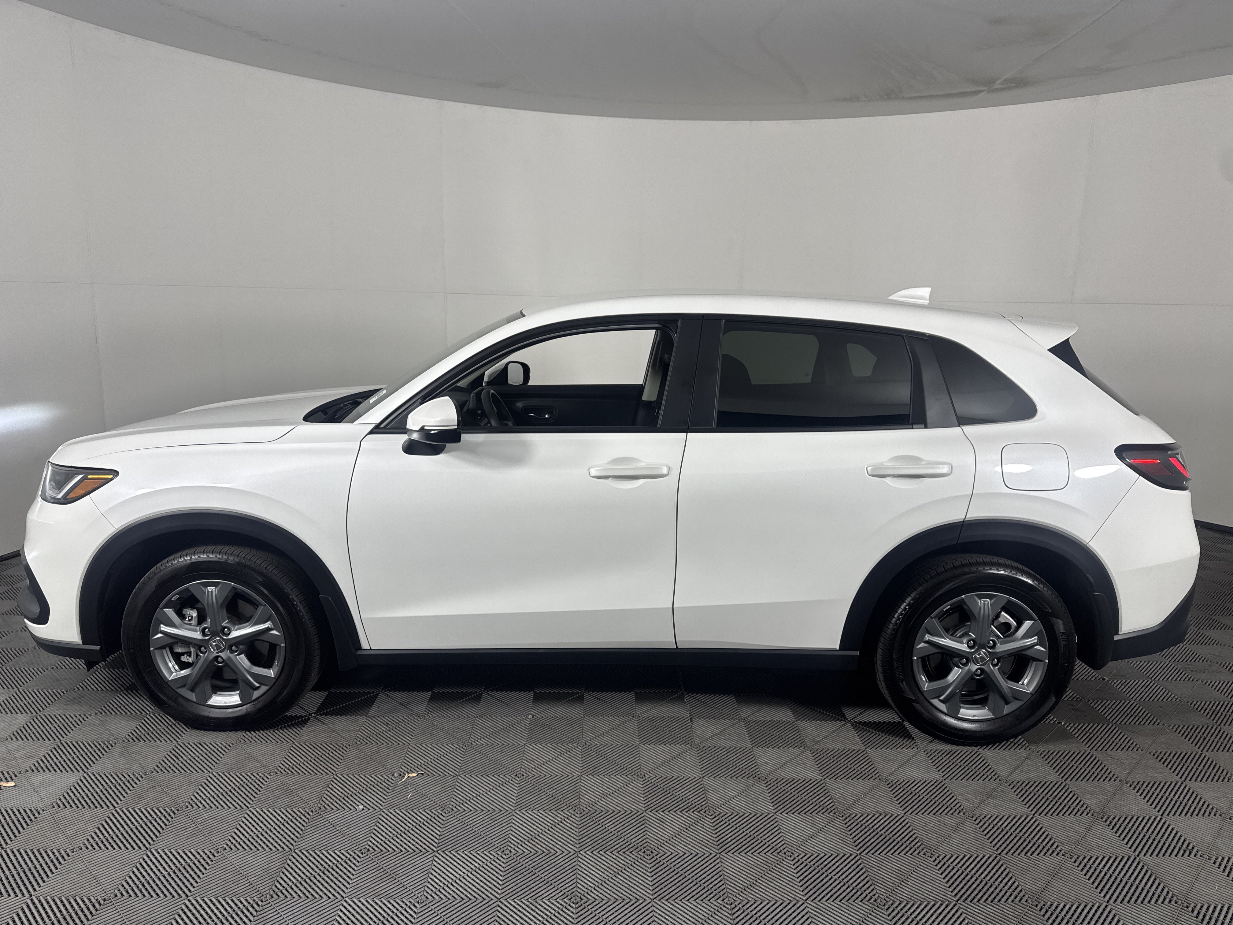 Certified 2026 Honda HR-V LX image 39