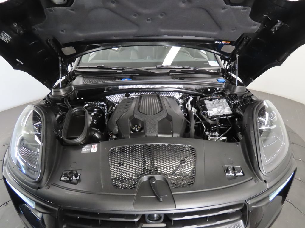 Certified 2026 Porsche Macan AWD/4WD image 49