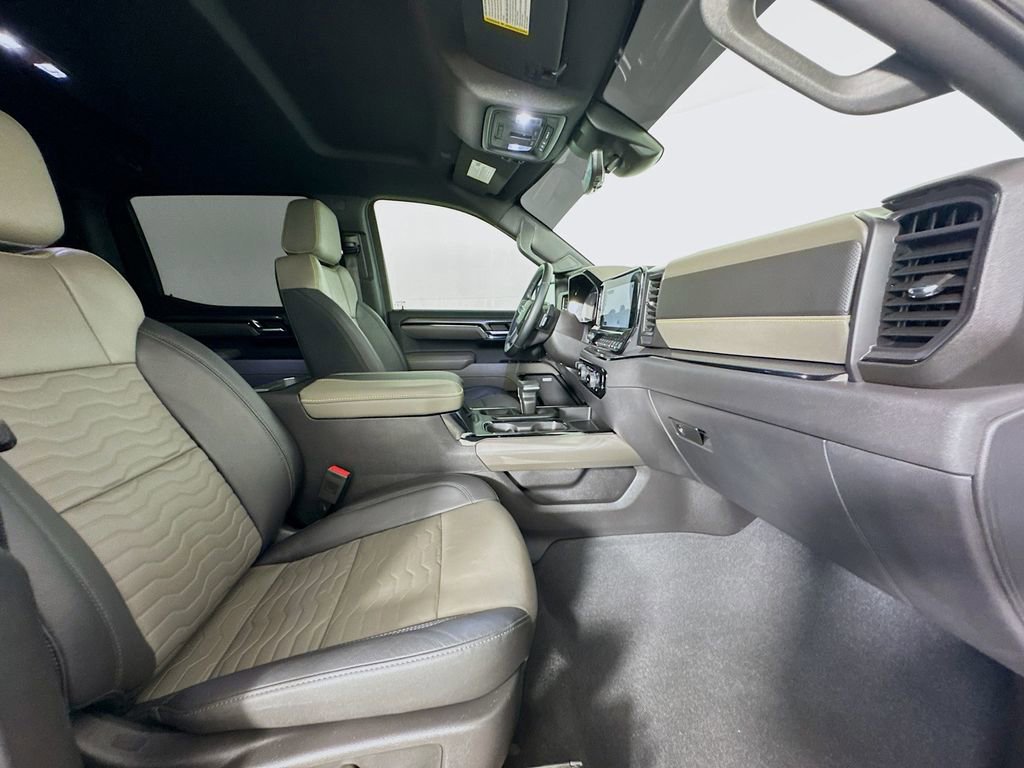 Used 2024 Chevrolet Silverado 1500 ZR2 w/ Technology Package image 32