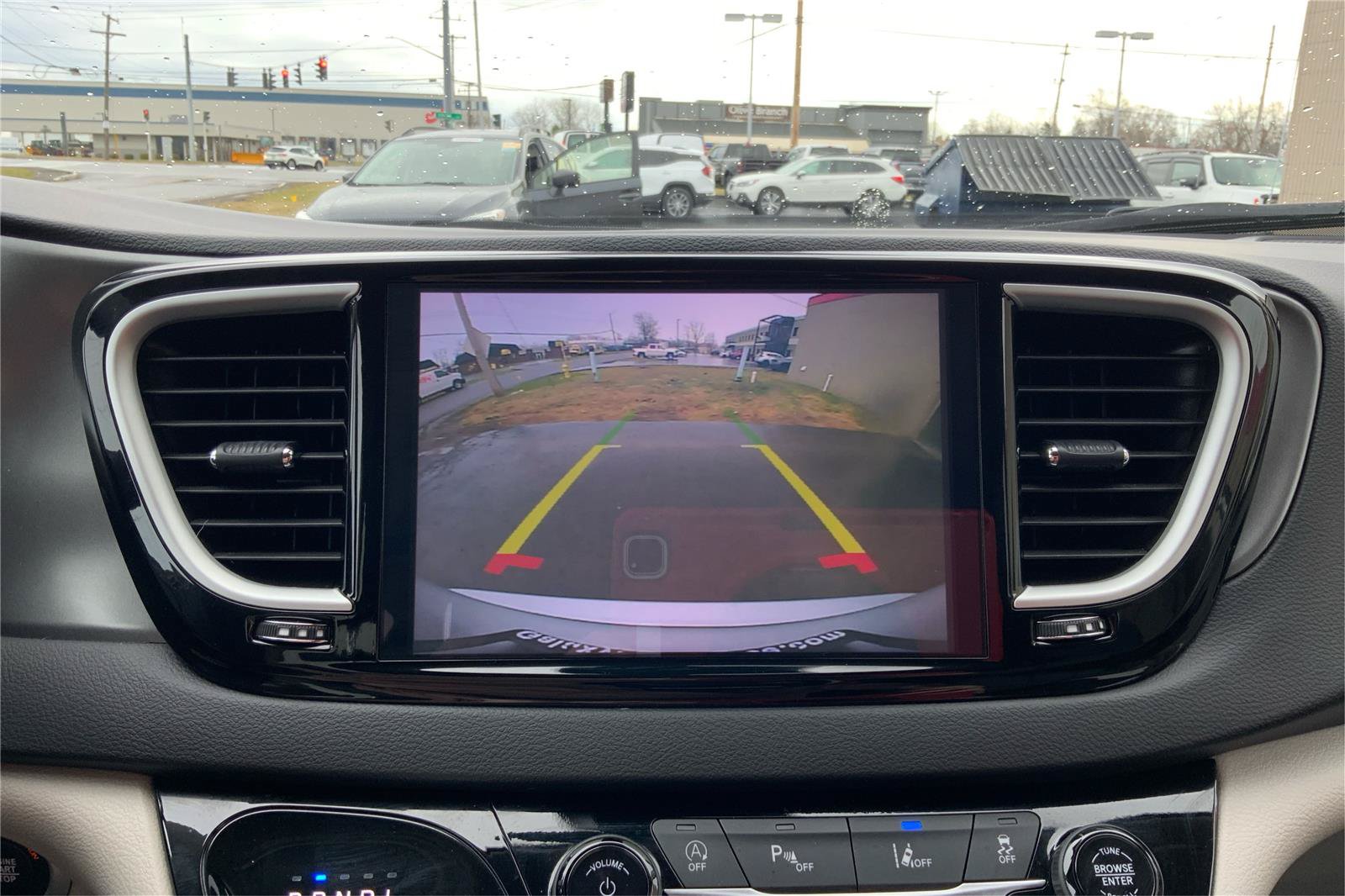 Used 2024 Chrysler Pacifica Touring-L FWD image 33