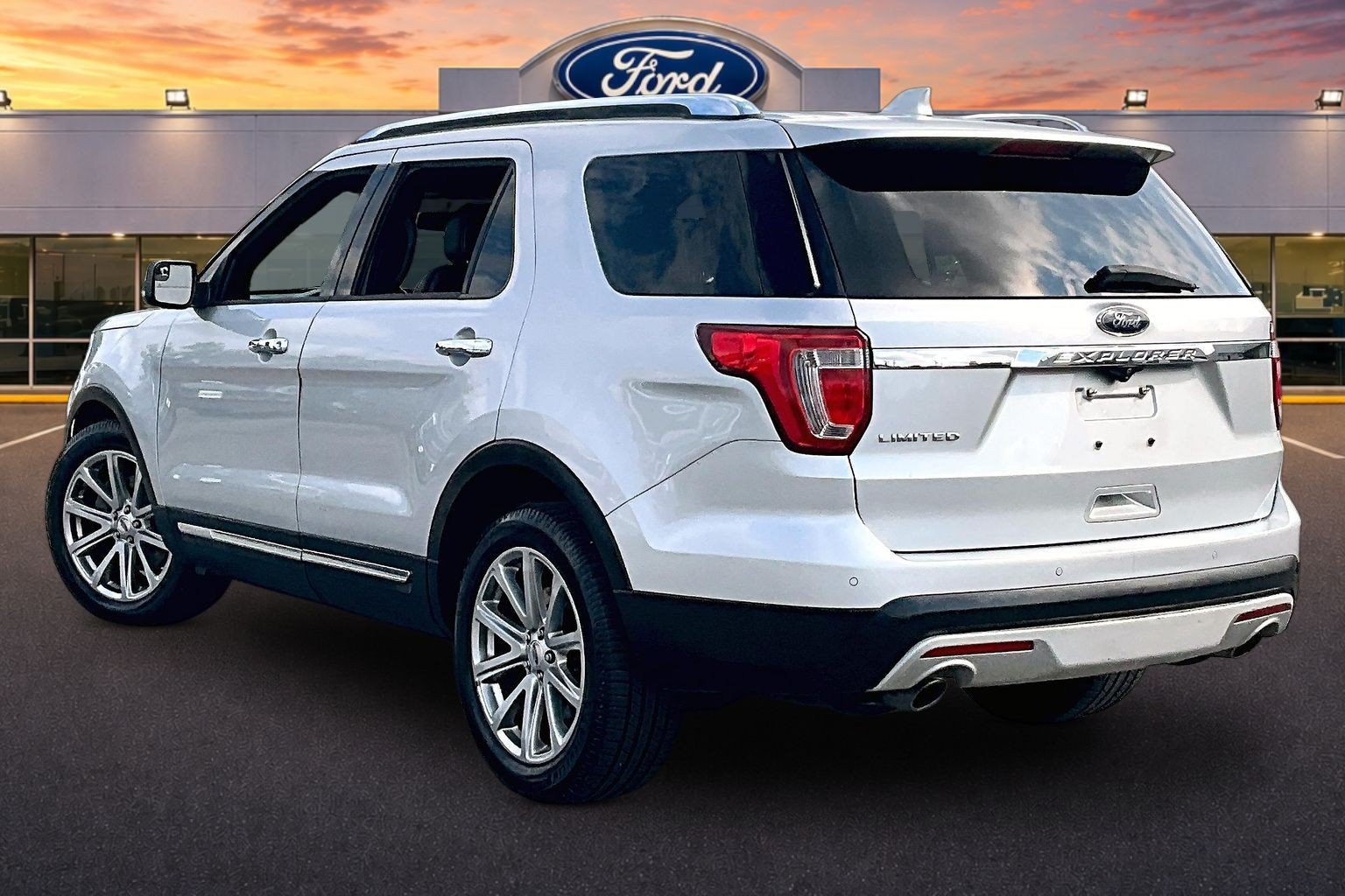 Used 2017 Ford Explorer Limited FWD video 2