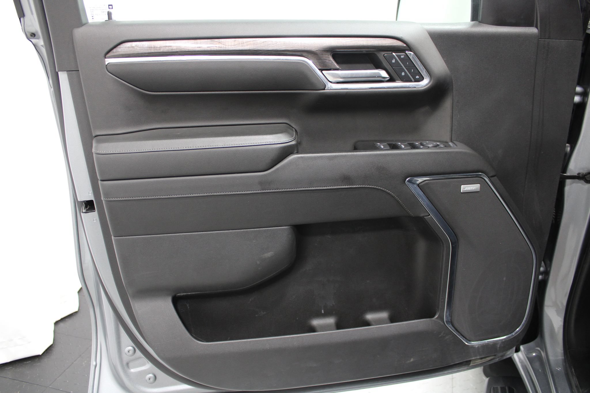 Used 2024 Chevrolet Silverado 1500 LTZ AWD/4WD image 10
