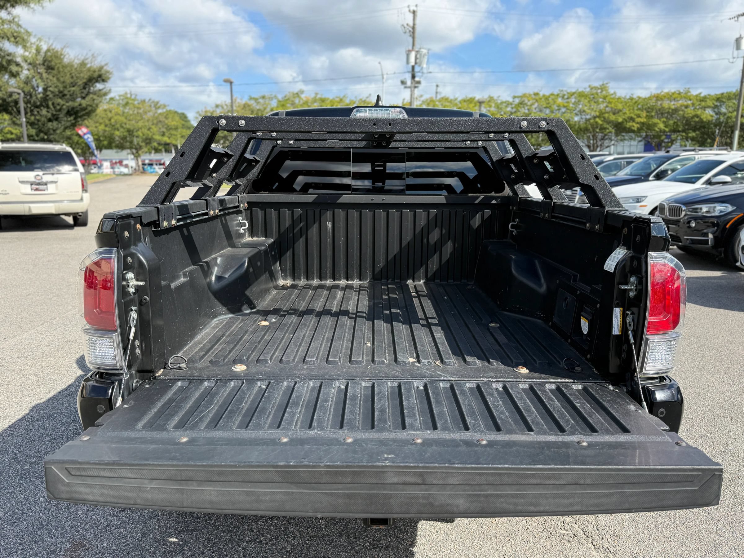 Used 2020 Toyota Tacoma TRD Off-Road w/ Technology Package AWD/4WD image 10