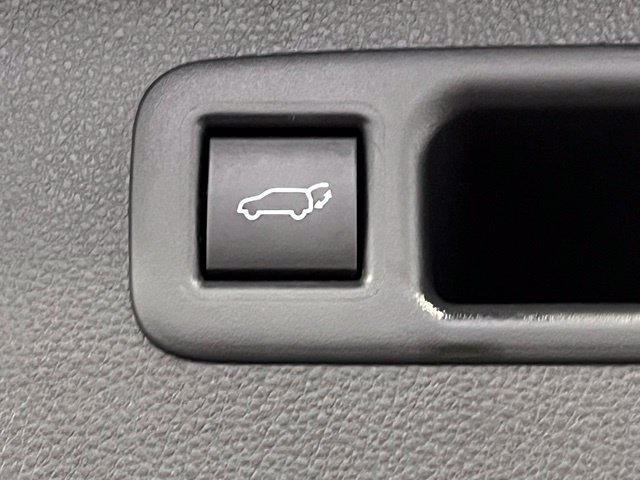 Used 2023 Toyota Highlander XSE AWD/4WD image 16