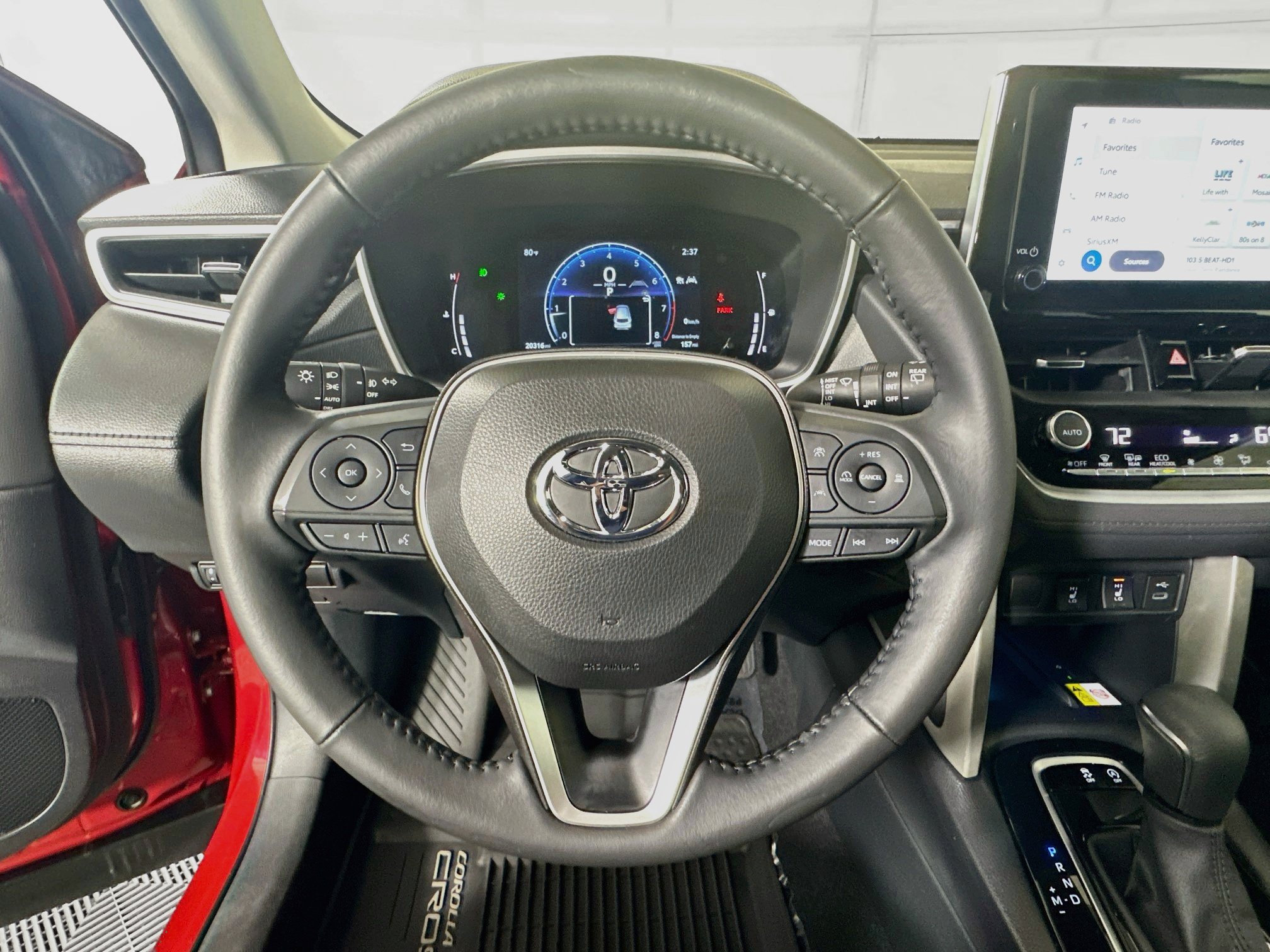 Used 2023 Toyota Corolla Cross XLE w/ Convenience Package FWD image 15