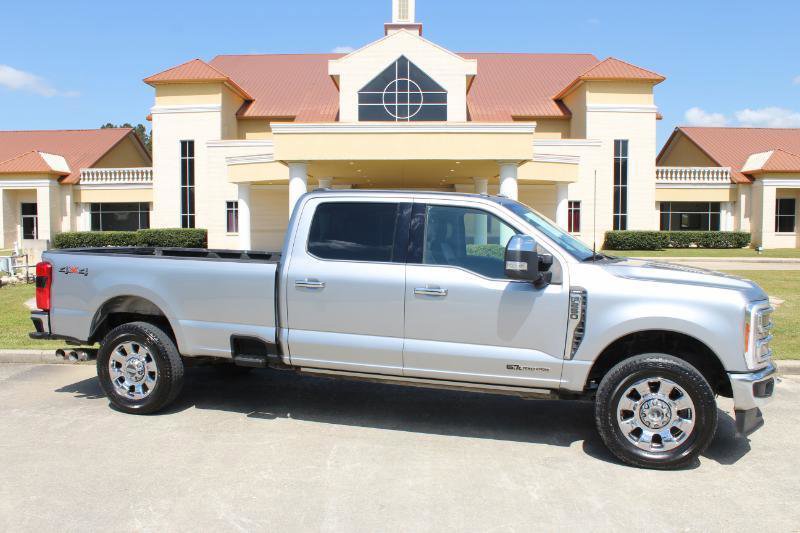 Used 2023 Ford F250 Lariat w/ Chrome Package image 2