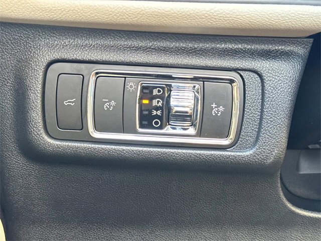 New 2026 Lincoln Corsair Premiere image 18