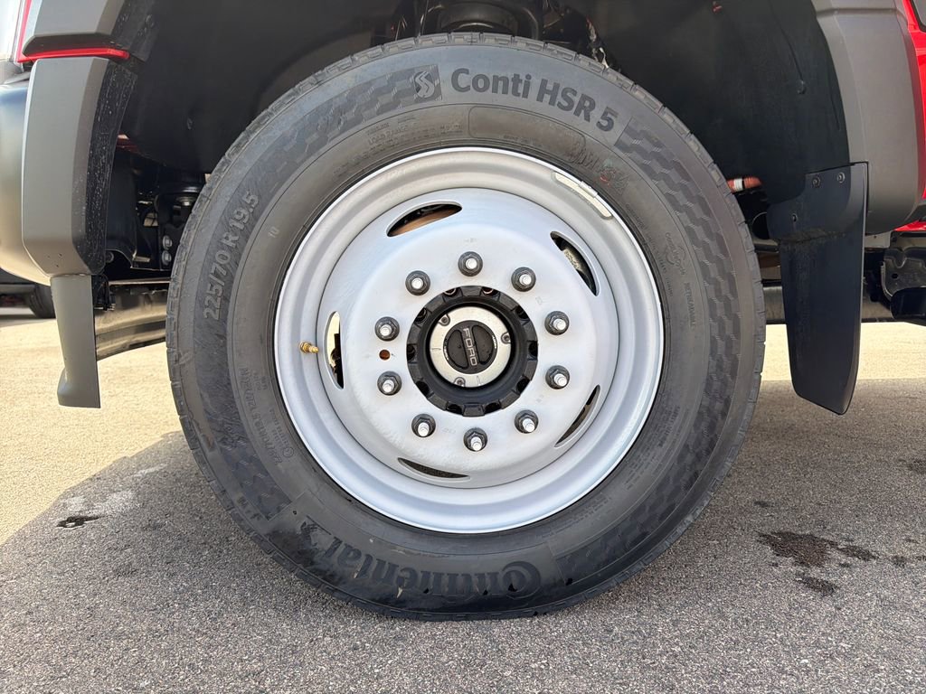 Used 2026 Ford F550 4x4 Regular Cab Super Duty image 22