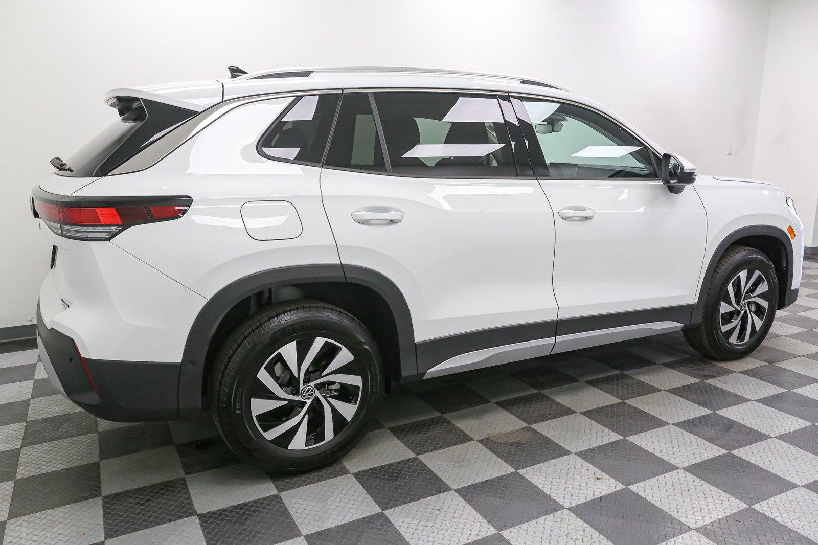 New 2026 Volkswagen Tiguan S AWD/4WD image 8