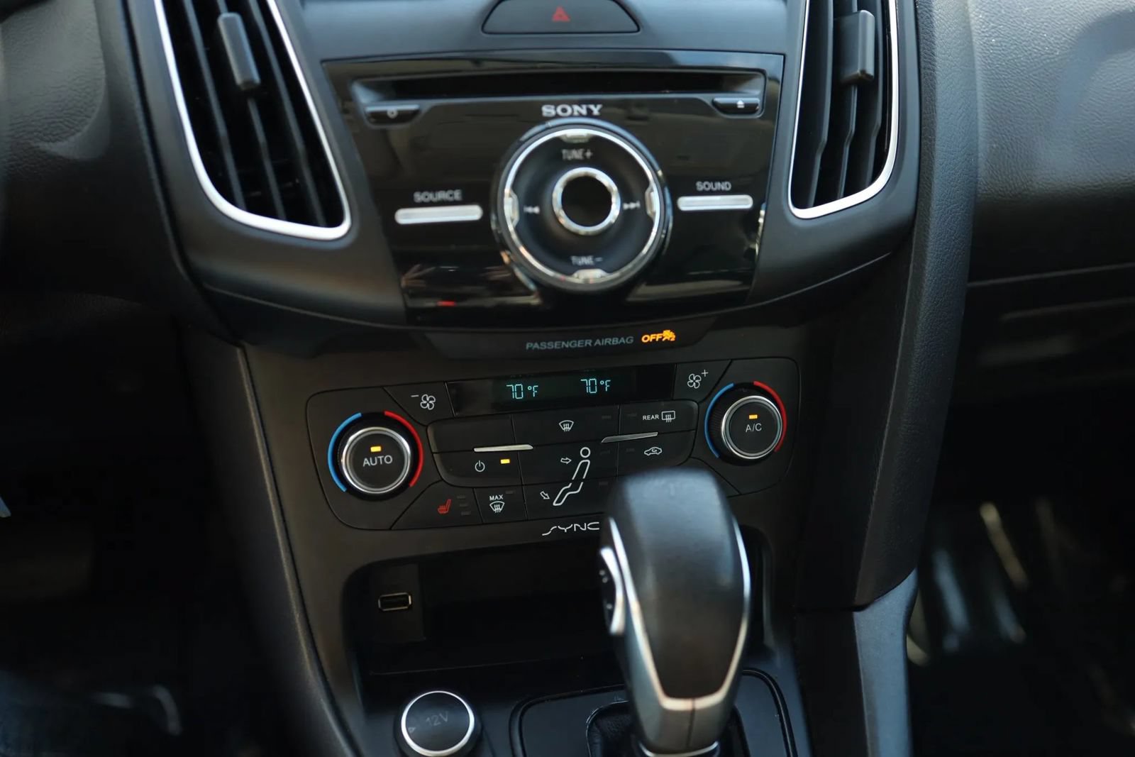 Used 2017 Ford Focus SEL w/ Cold Weather Package FWD image 24