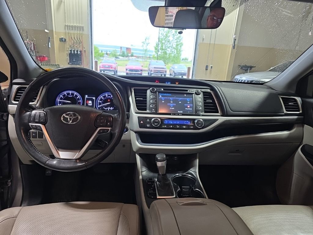 Used 2017 Toyota Highlander Limited Platinum AWD/4WD image 9