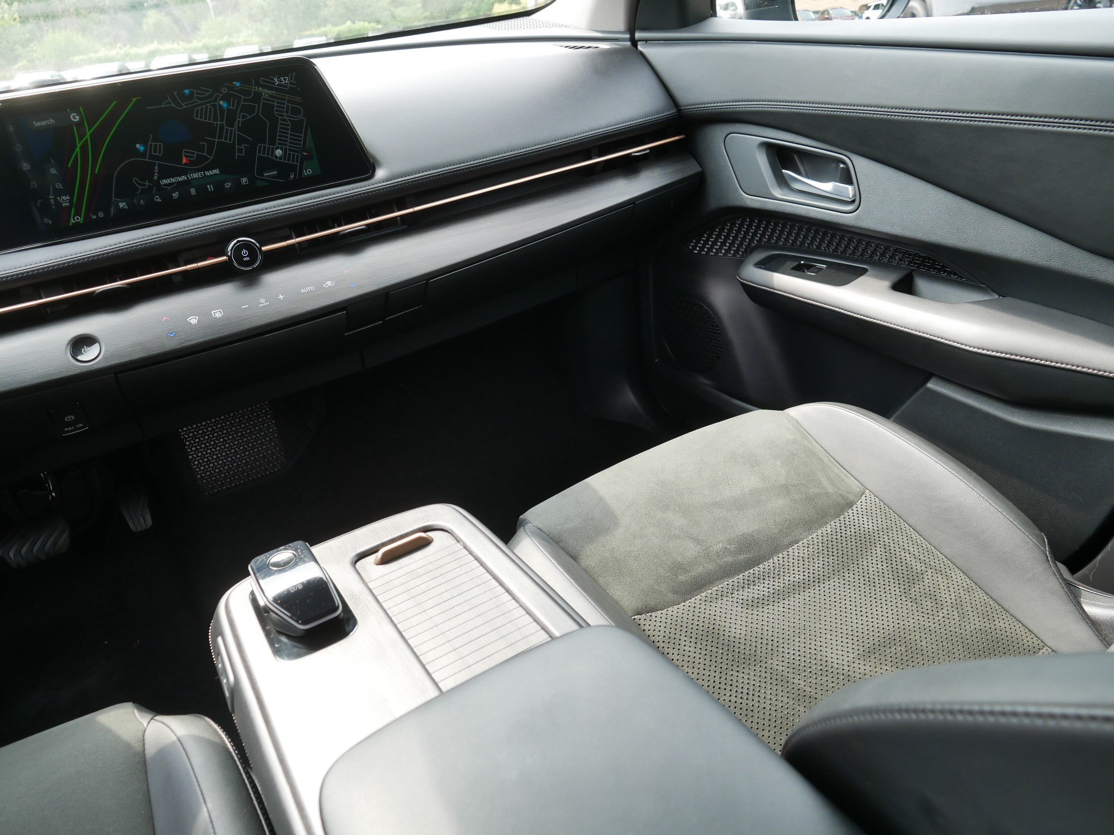 Certified 2024 Nissan Ariya AWD image 11
