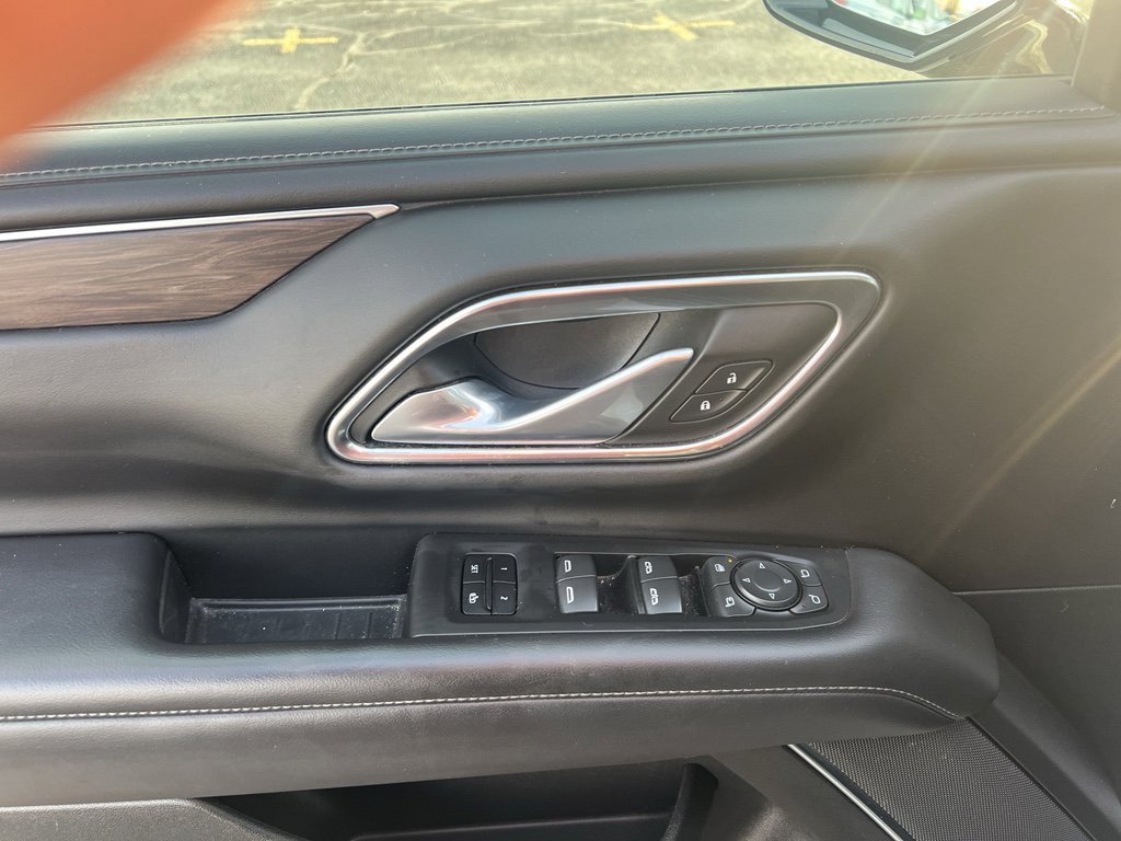 Used 2022 Chevrolet Suburban Z71 w/ Luxury Package image 11