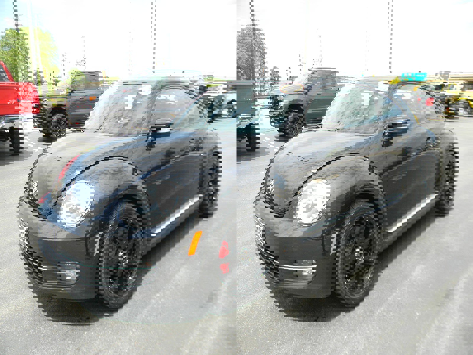 Used 2012 Volkswagen Beetle 2.0T image 2