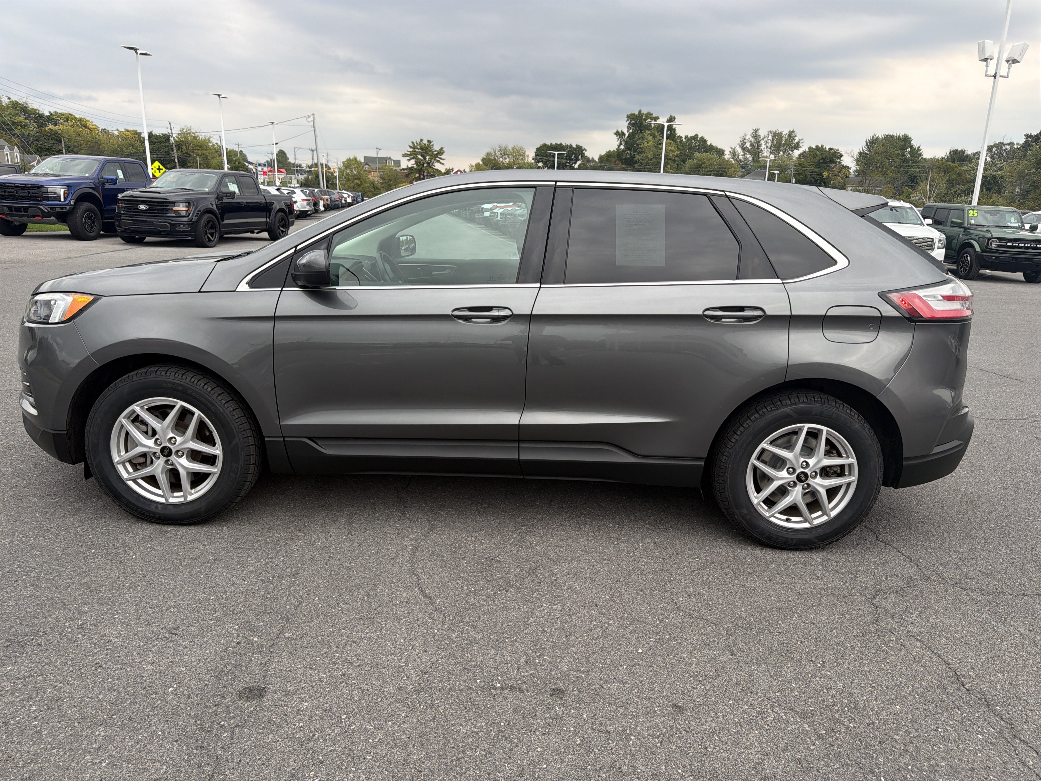 Used 2024 Ford Edge SEL AWD/4WD image 7