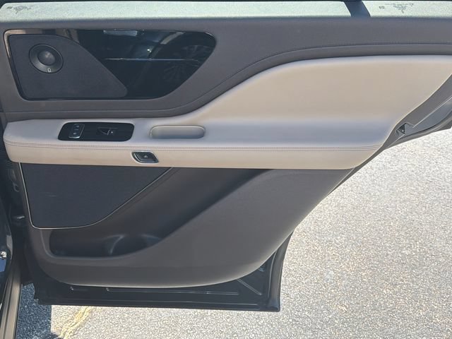 Used 2022 Lincoln Aviator Reserve w/ Equipment Group 201A RWD image 18