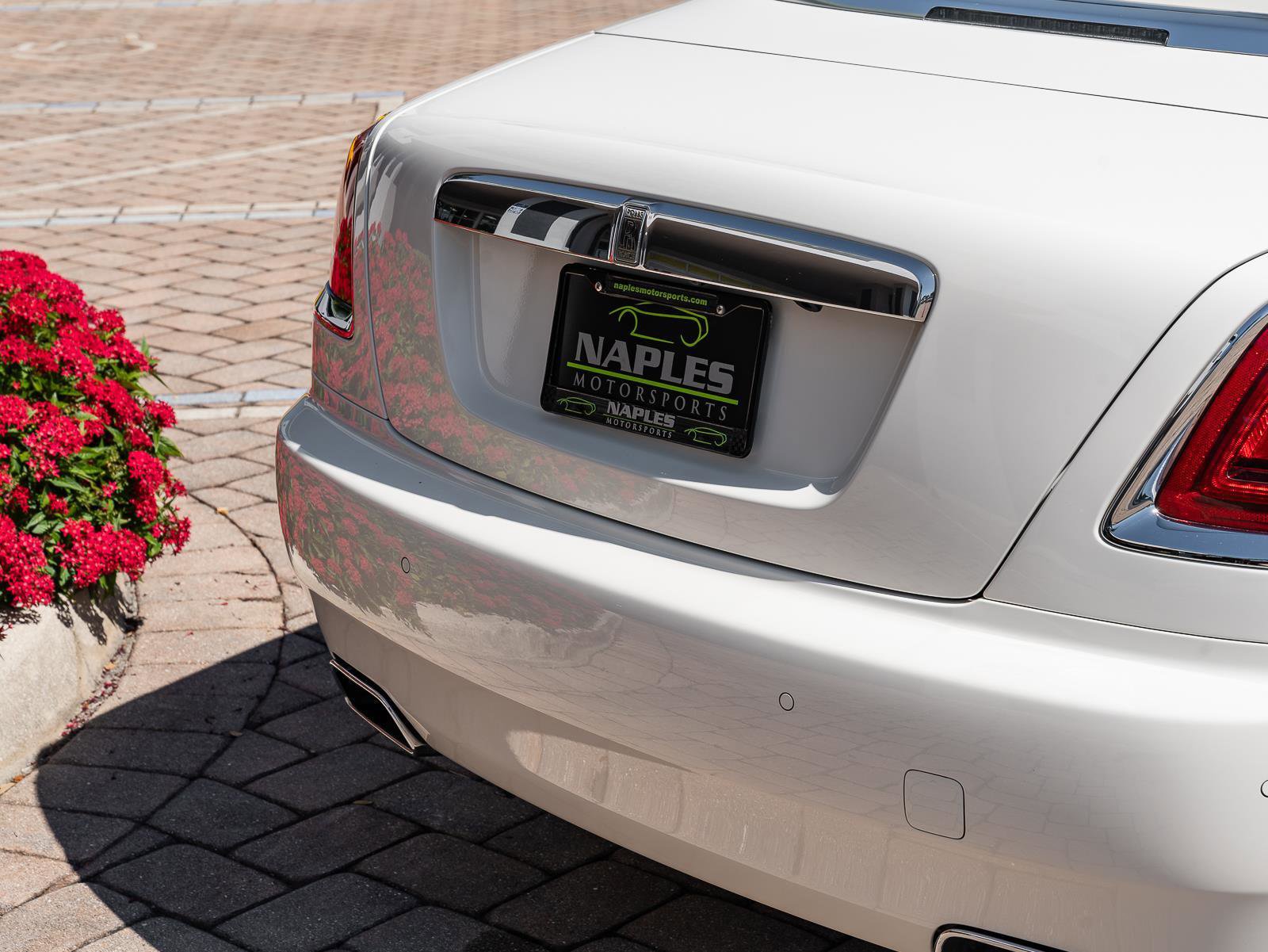 Used 2017 Rolls-Royce Dawn image 11