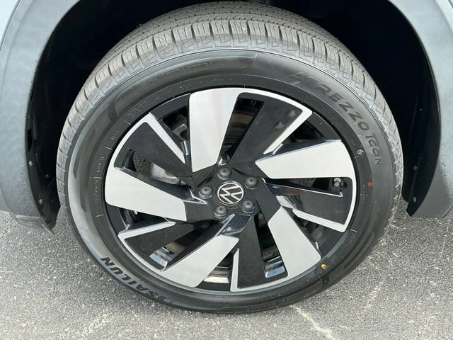 Certified 2024 Volkswagen Atlas Cross Sport SEL AWD/4WD image 9