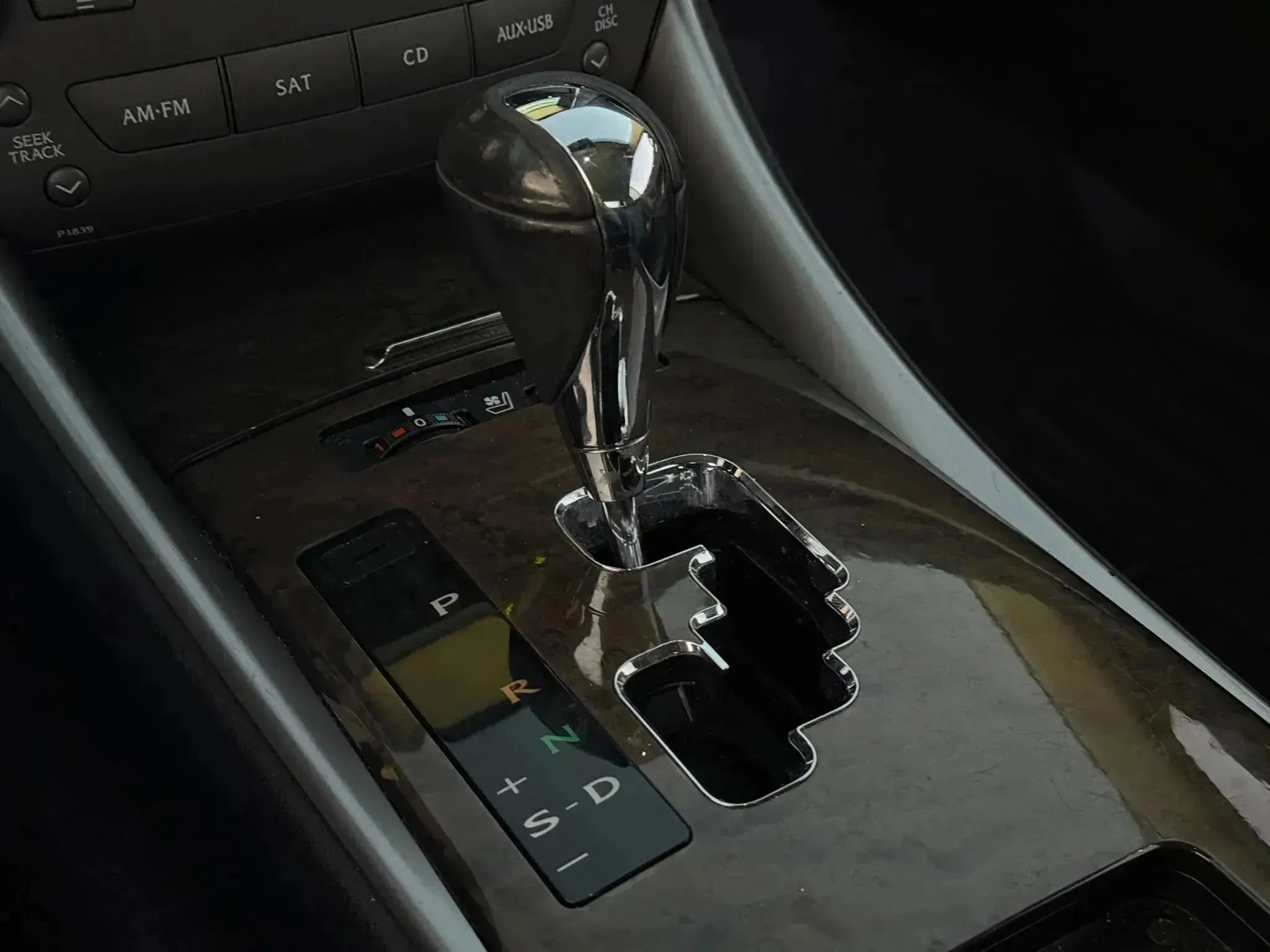 Used 2012 Lexus IS 350C w/ Luxury Pkg RWD image 27