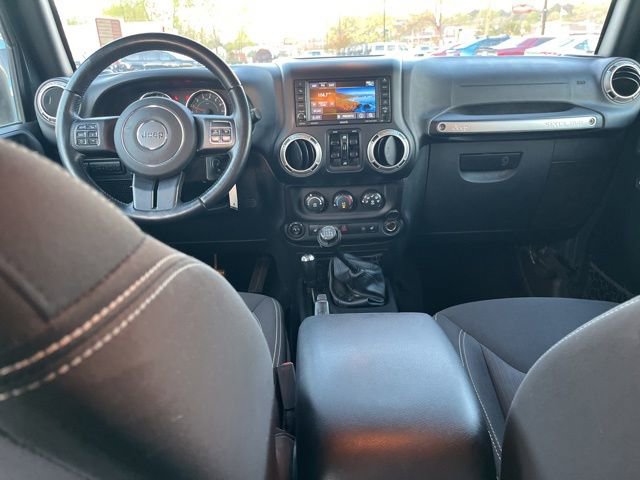Used 2016 Jeep Wrangler Unlimited Rubicon w/ Connectivity Group AWD/4WD image 16