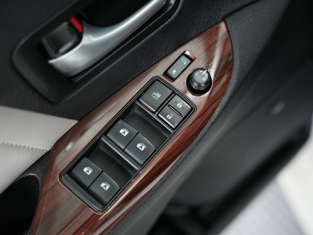 Used 2019 Toyota Sienna Limited Premium image 47