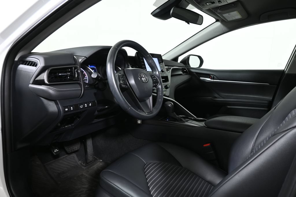 Used 2024 Toyota Camry SE w/ Cold Weather Package FWD image 4