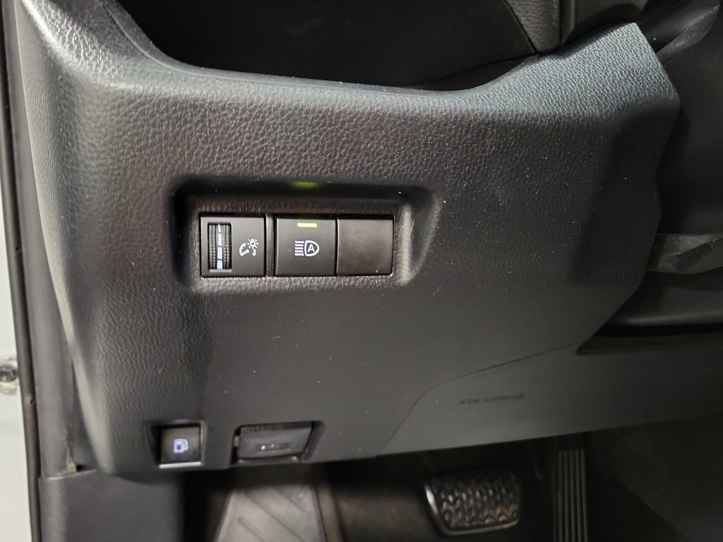 Used 2019 Toyota RAV4 XLE w/ Carpet Mat Package AWD/4WD image 25