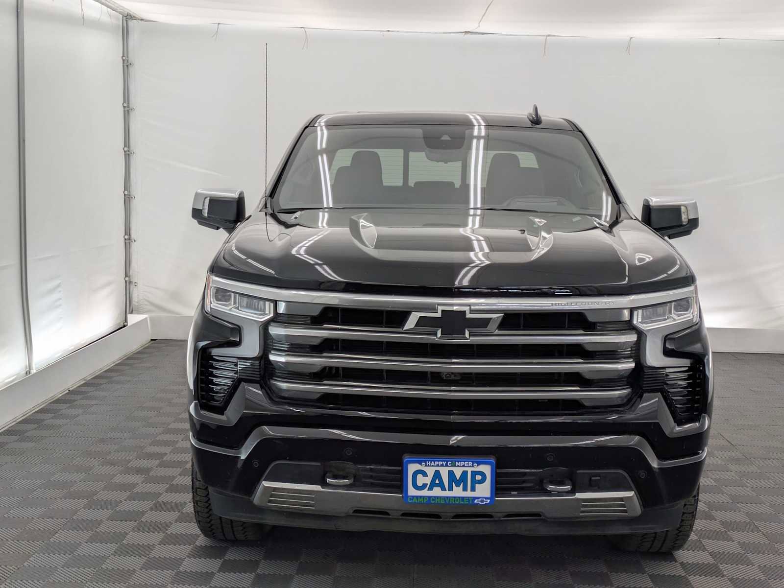 Used 2024 Chevrolet Silverado 1500 High Country w/ Technology Package AWD/4WD image 9
