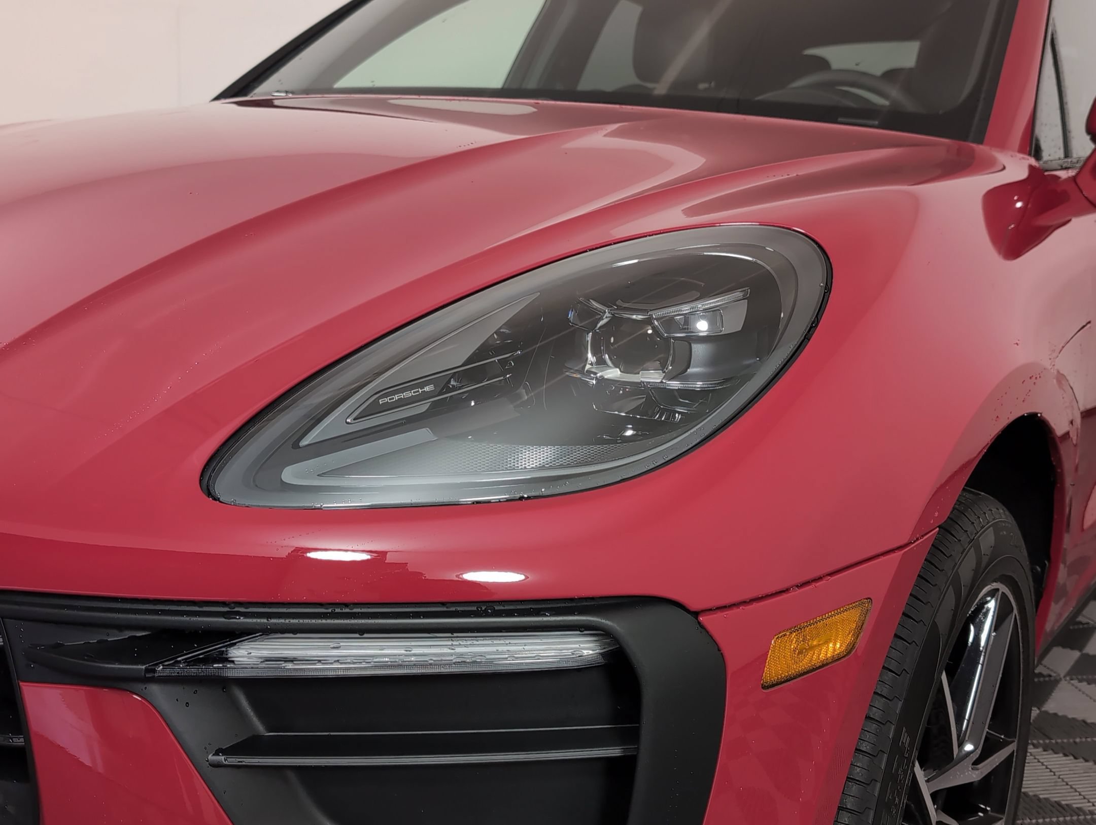 Certified 2025 Porsche Macan AWD/4WD image 13