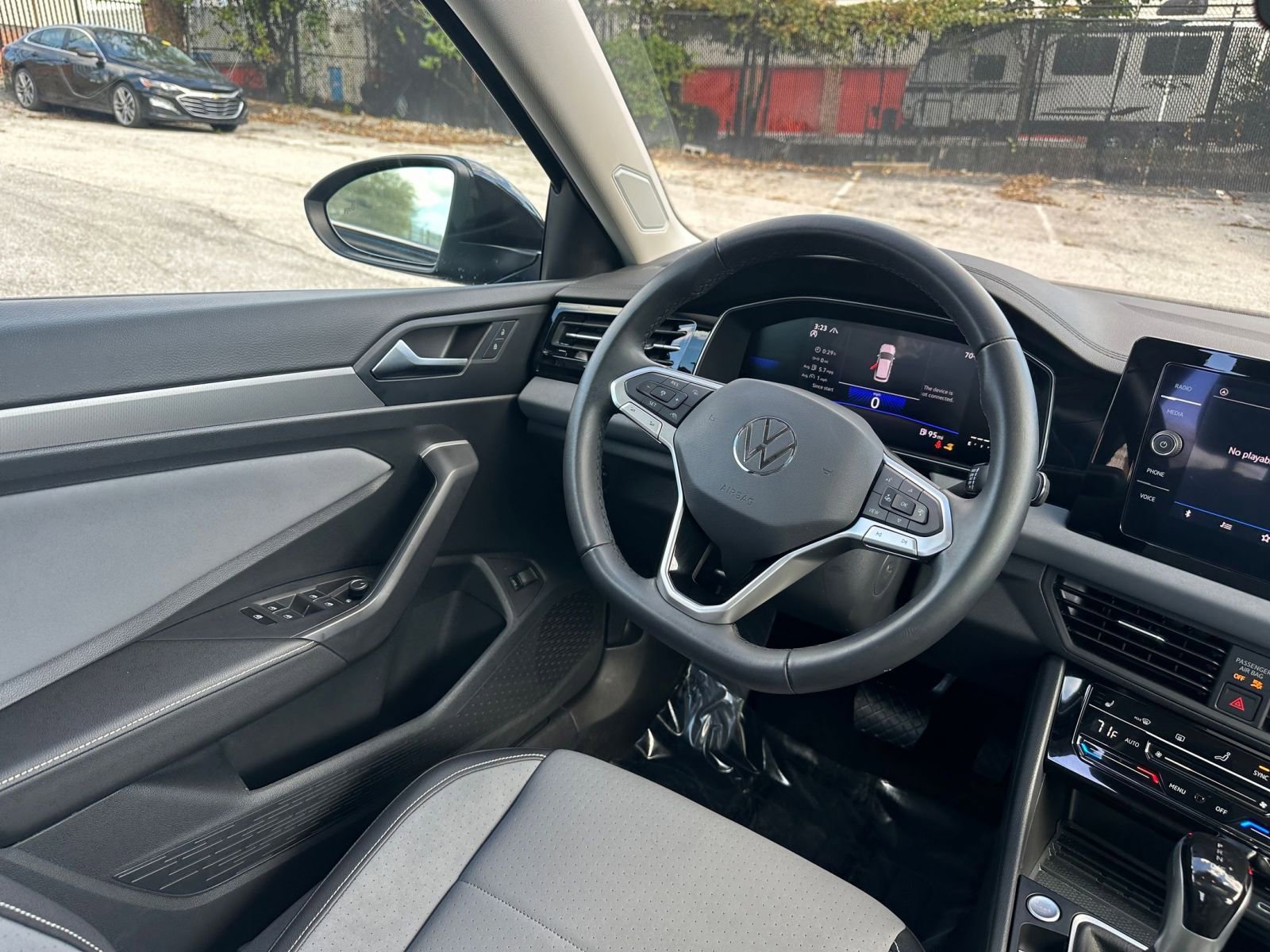 Used 2025 Volkswagen Jetta SE image 33