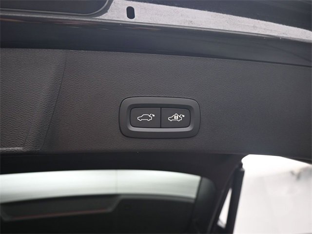 Used 2024 Volvo XC40 B5 Plus w/ Protection Package Premier image 31