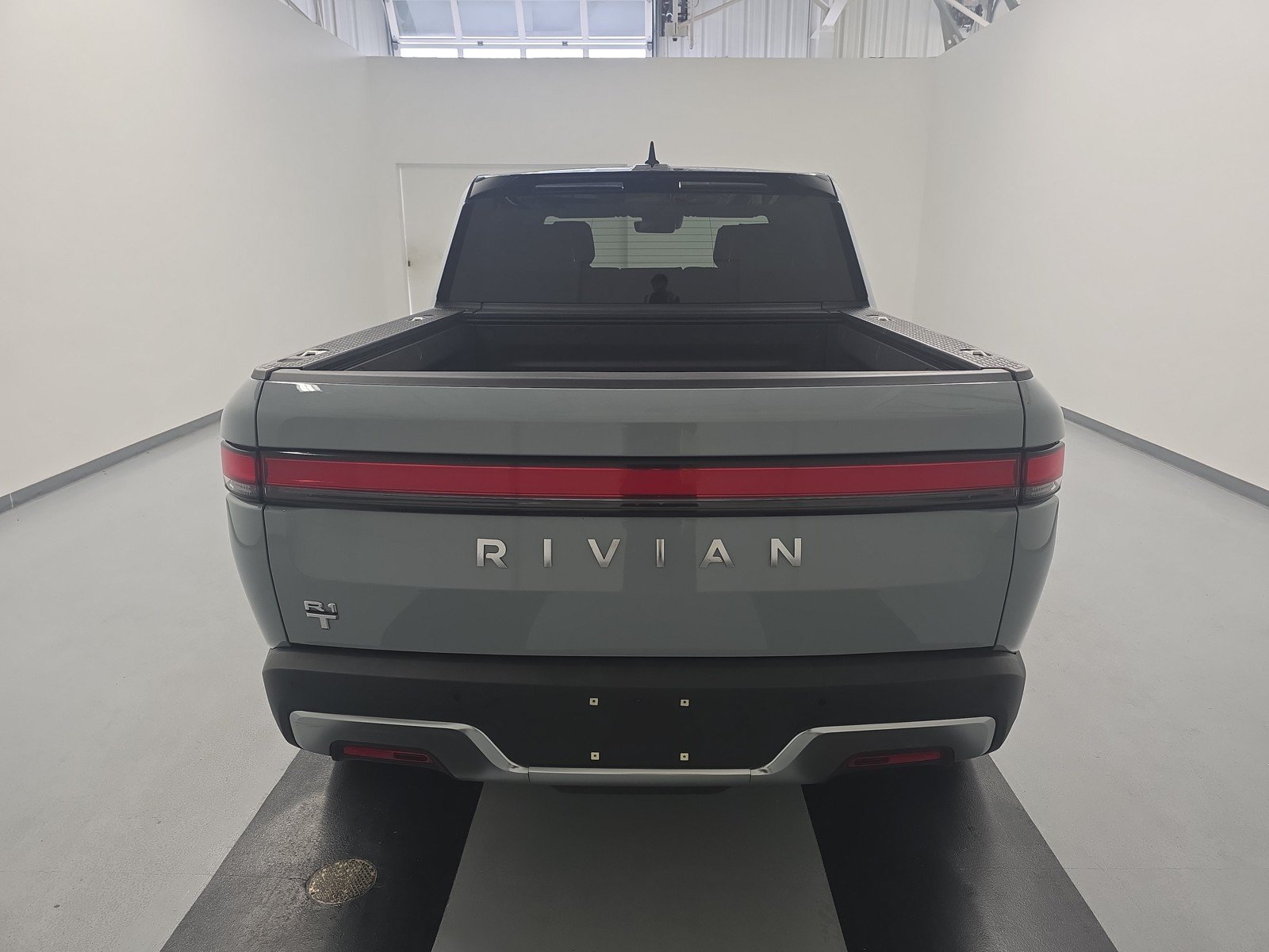 Used 2024 Rivian R1T Adventure AWD/4WD image 4