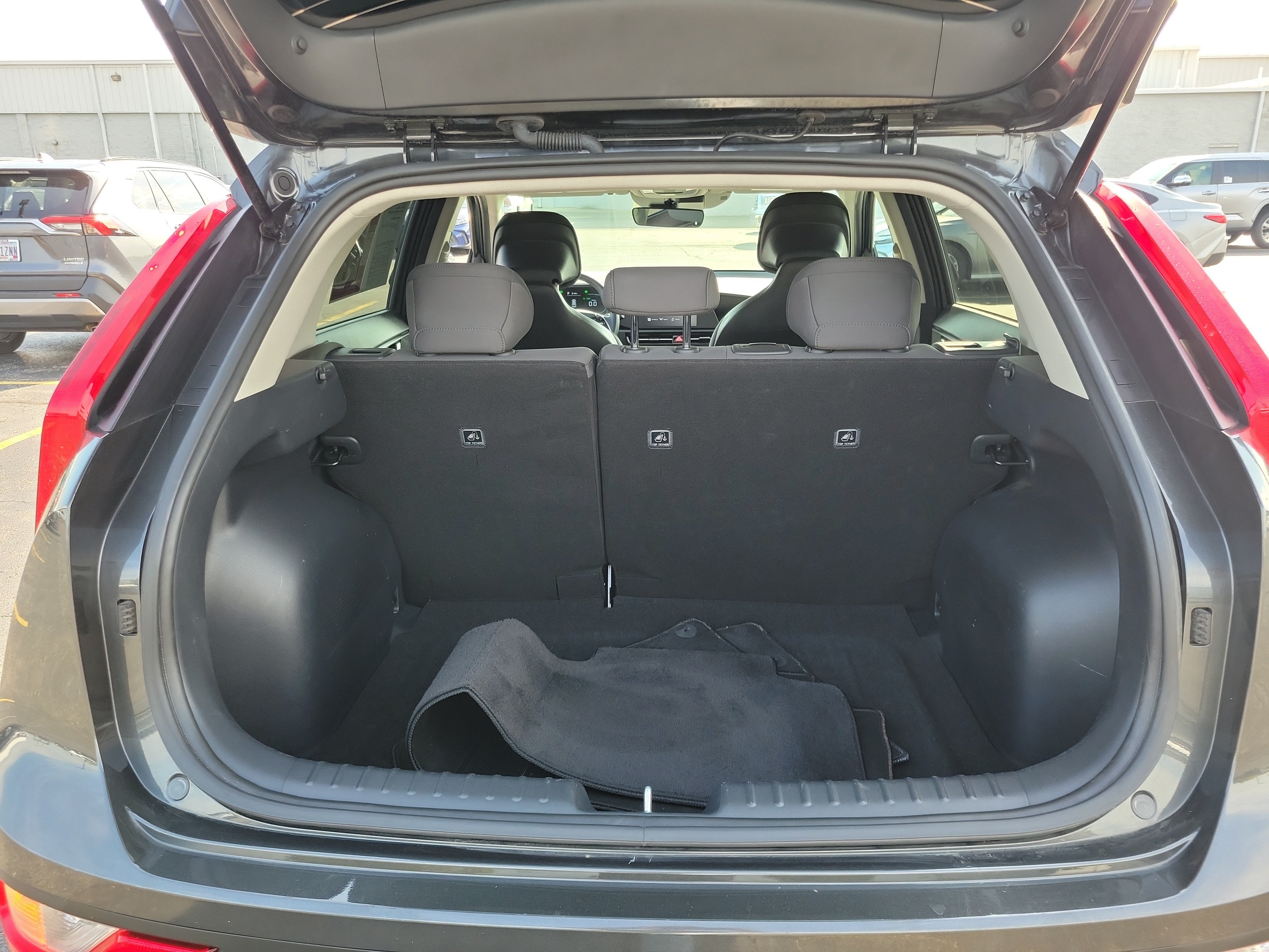 Used 2025 Kia Niro LX FWD image 8