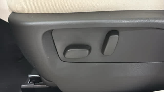 Used 2023 Buick Envision Avenir AWD/4WD image 16