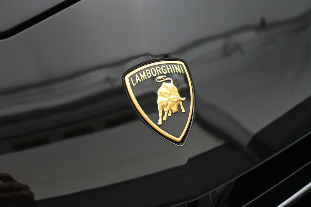 Used 2024 Lamborghini Urus Performante AWD/4WD image 13