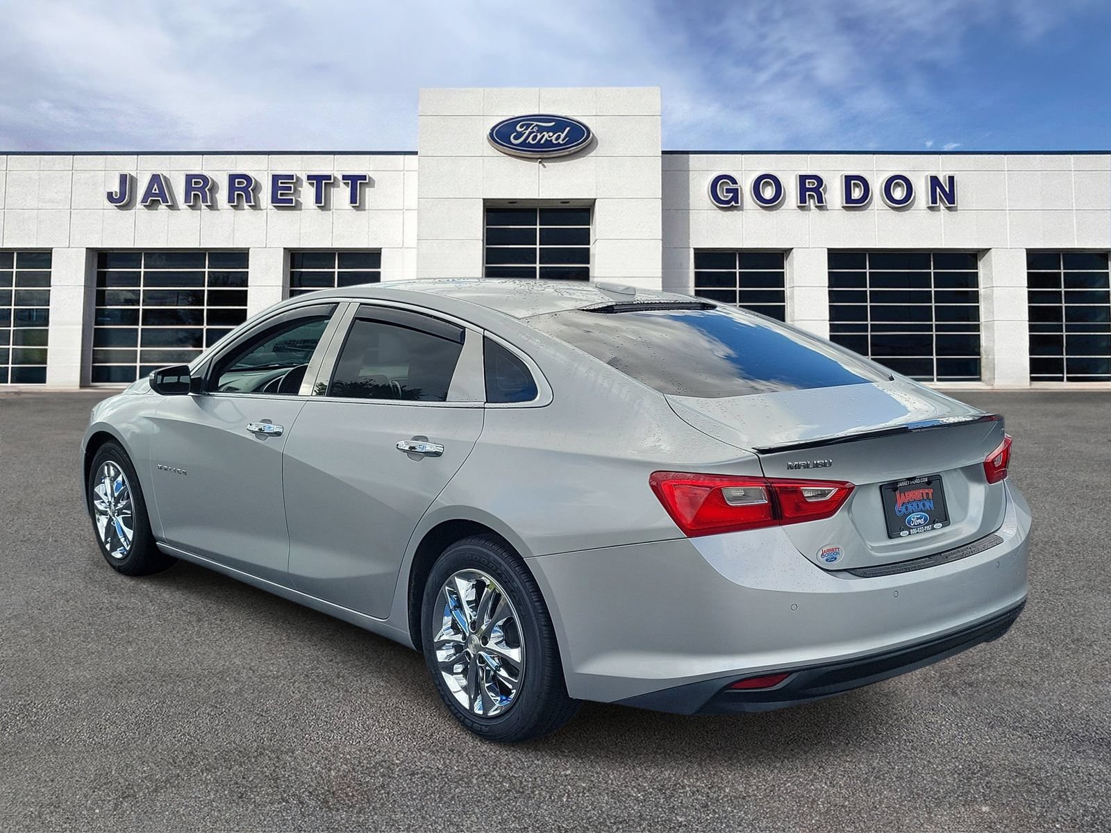 Used 2017 Chevrolet Malibu LT w/ Driver Confidence Package FWD image 3