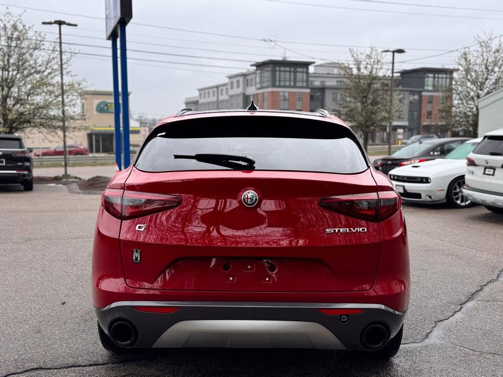 Used 2023 Alfa Romeo Stelvio Ti AWD/4WD image 5