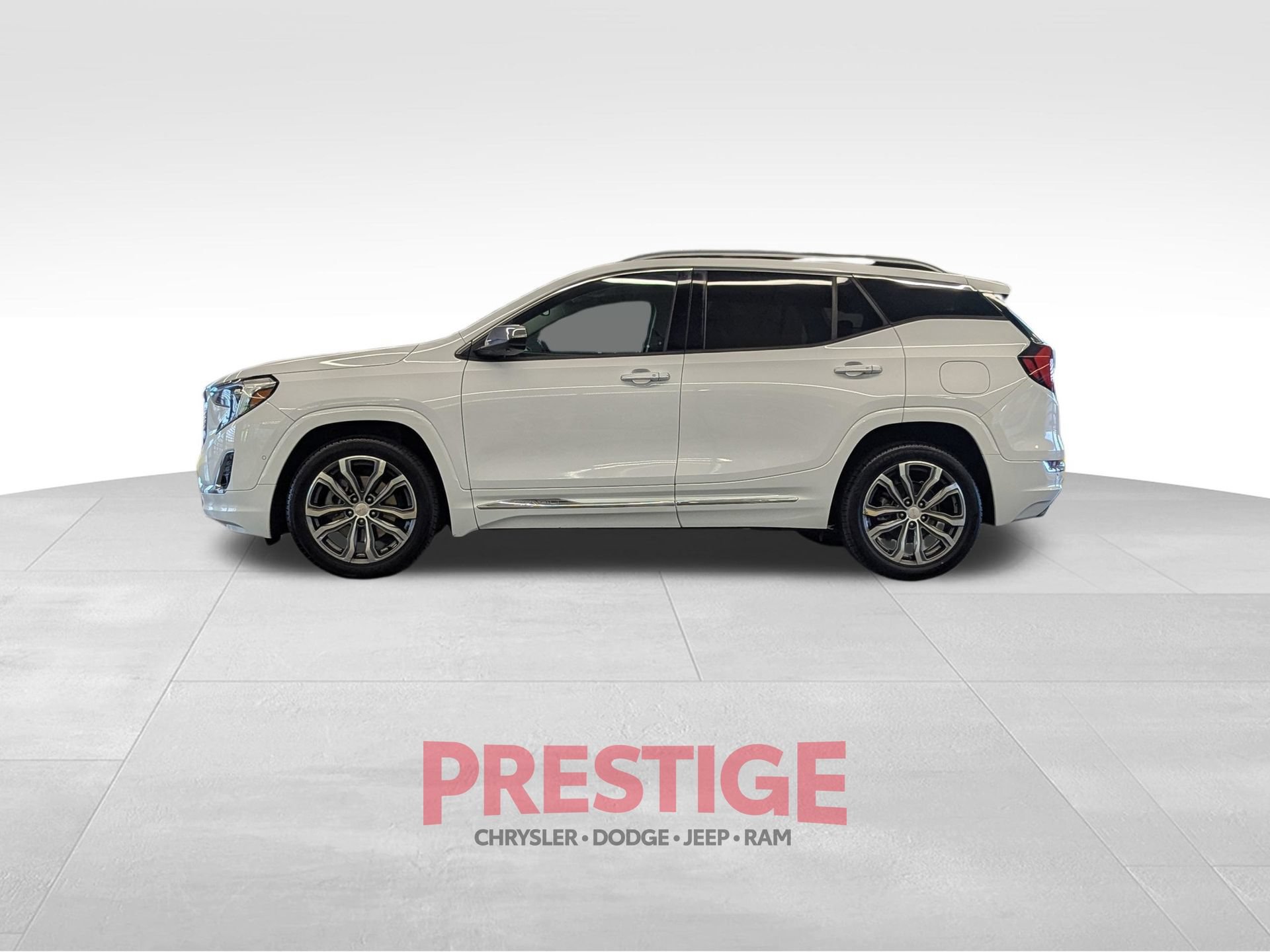 Used 2020 GMC Terrain Denali w/ Denali Premium Package FWD image 13