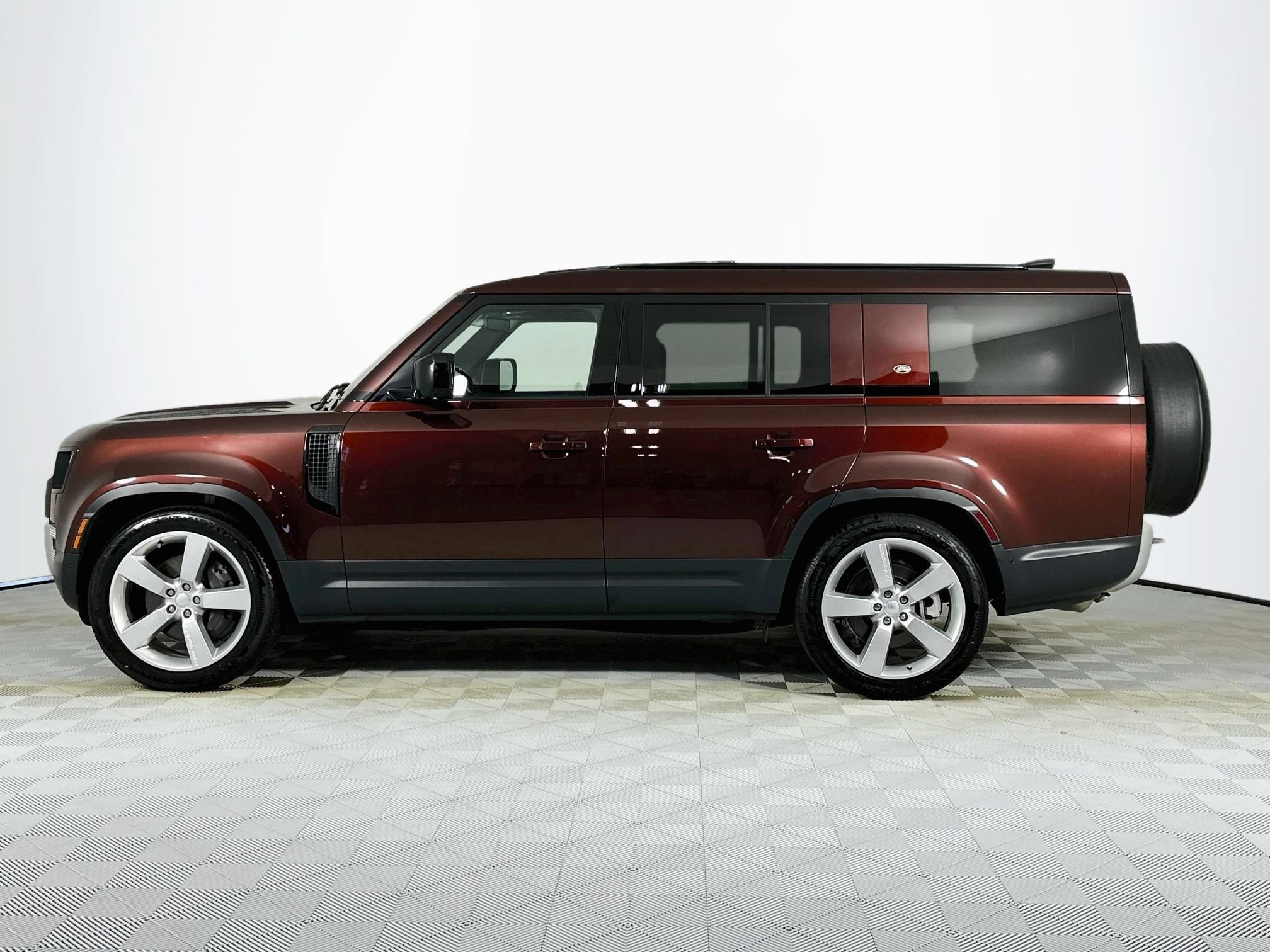 Certified 2023 Land Rover Defender 130 First Edition AWD/4WD image 8