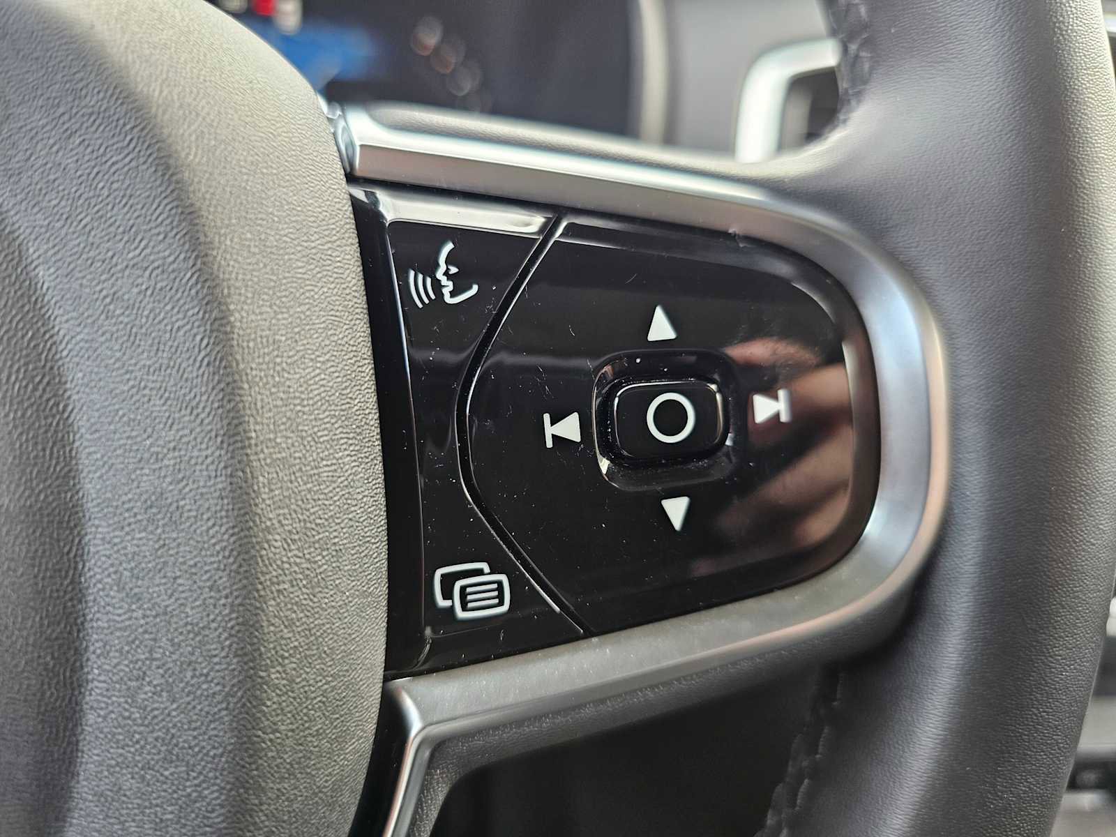 Certified 2024 Volvo XC90 B6 Ultimate w/ Protection Package Premier image 43