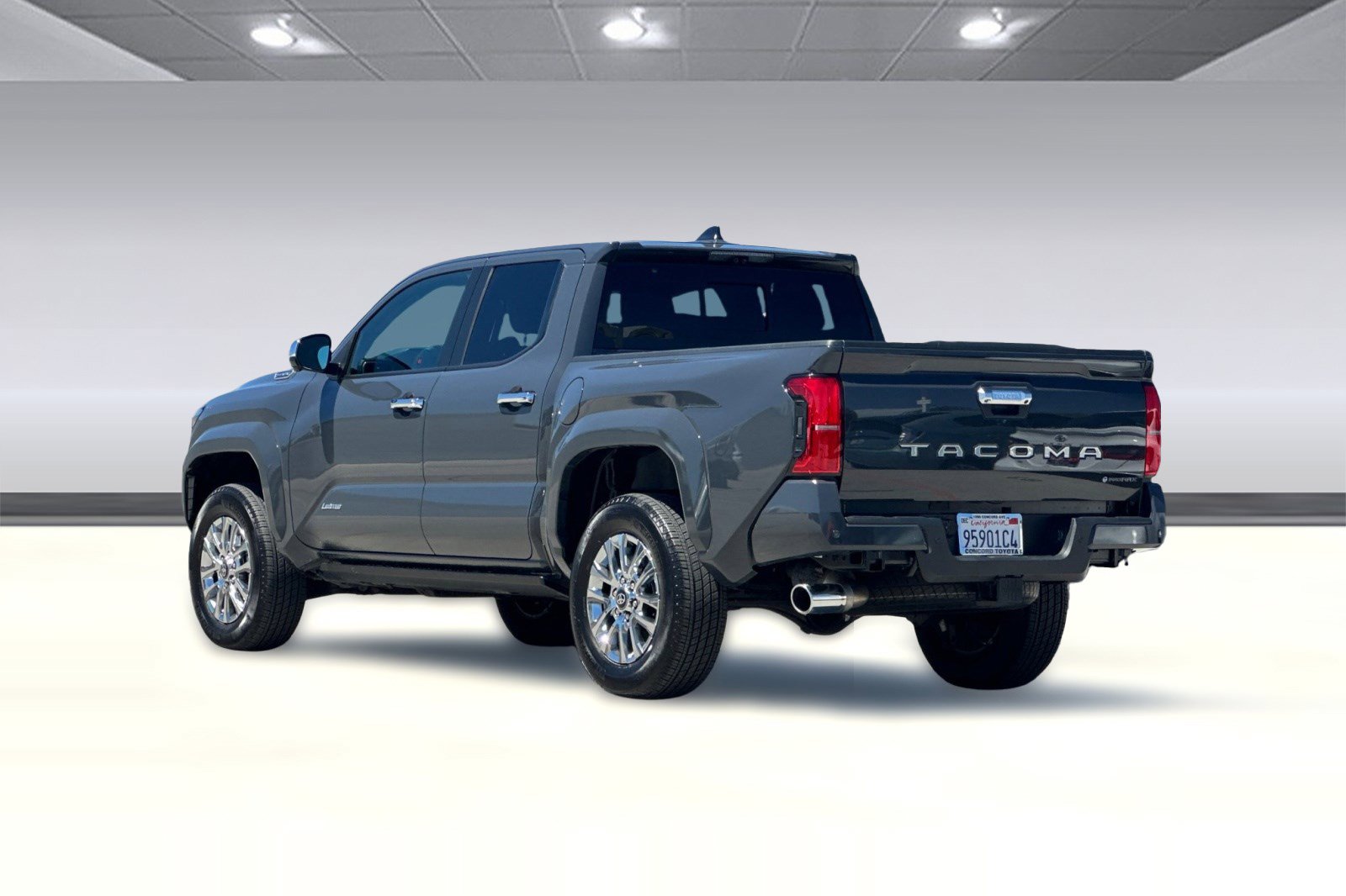 Used 2024 Toyota Tacoma Limited AWD/4WD image 3