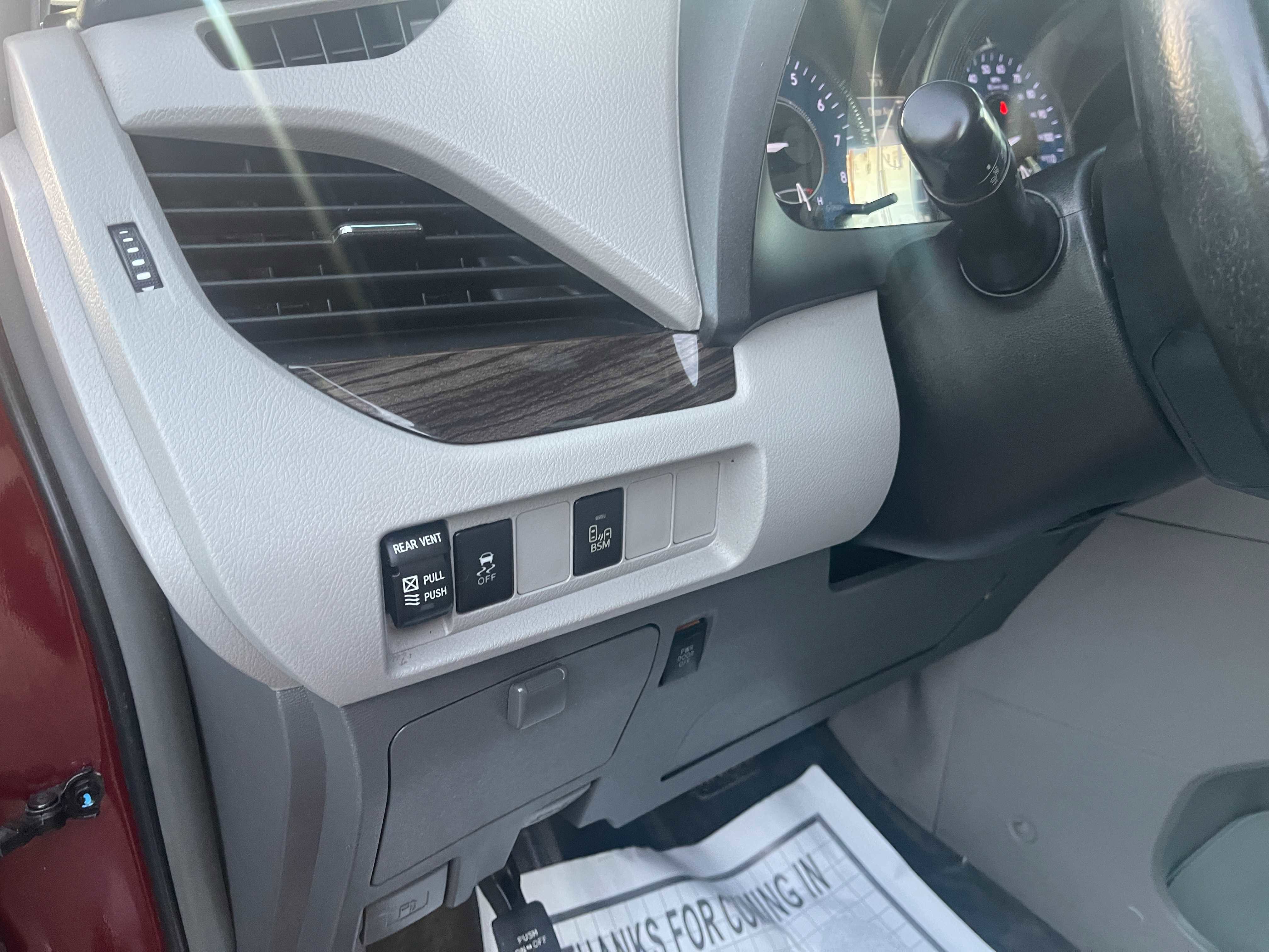 Used 2015 Toyota Sienna XLE FWD image 23