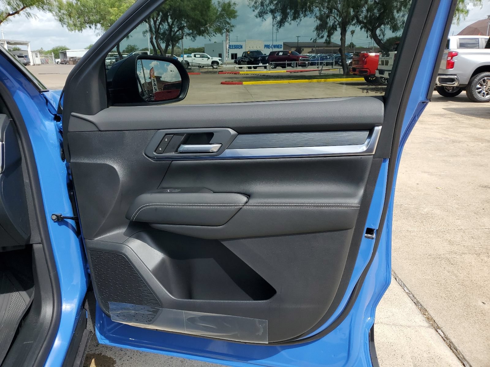 New 2027 GMC Terrain Elevation w/ LPO, Floor Liner Package FWD image 9